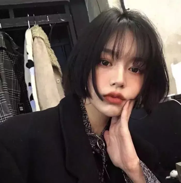 【社会反思】《明天，我会成为谁的女友》全集在线：出租女友、陪酒女、追星族的边缘女性真实生活图鉴